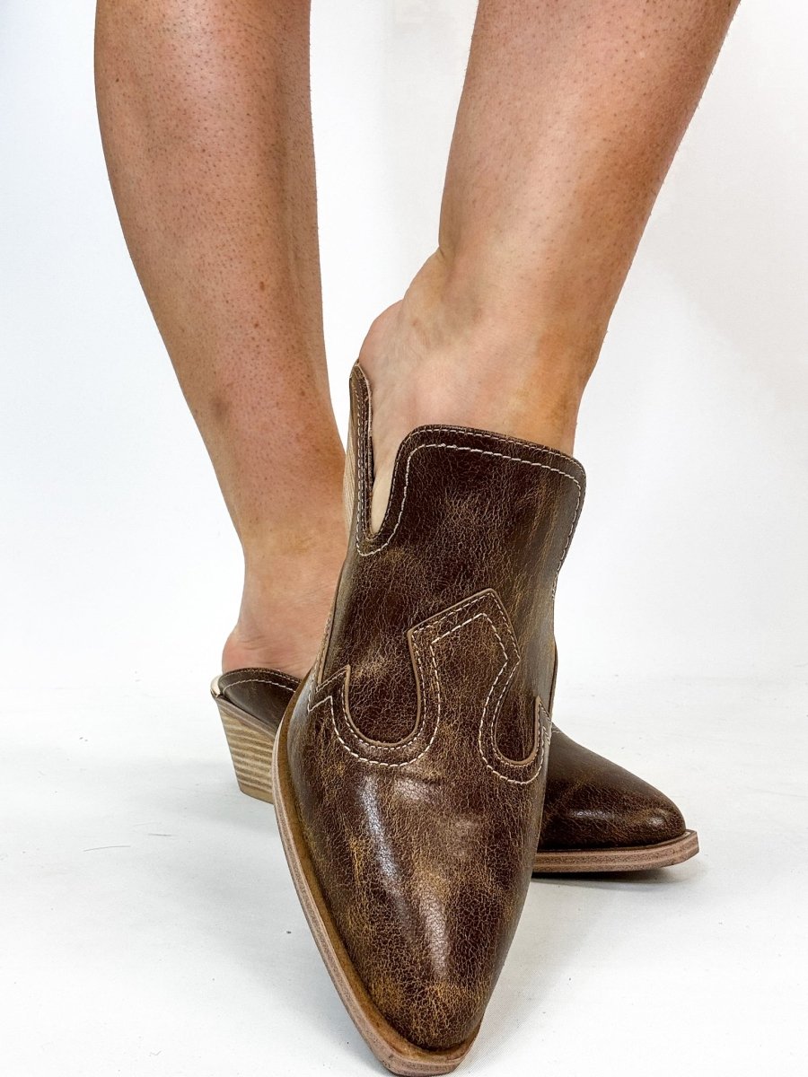 Corky's Tan Crackle Saloon Shoes - Image 3
